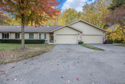 1816 Hunters Lane, Condo with 2 bedrooms, 1 bathrooms and null parking in Orion Twp MI | Image 2