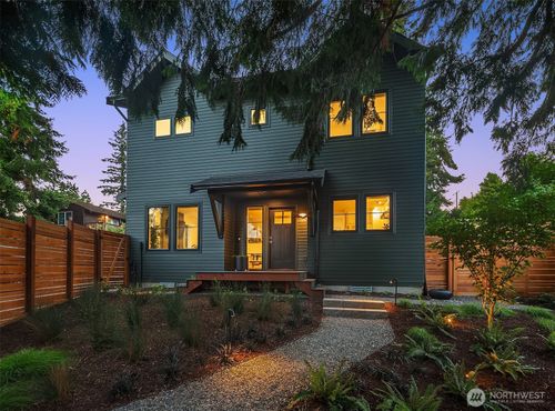 b-10421 41st Ave Sw, Seattle, WA, 98146-1112 | Card Image