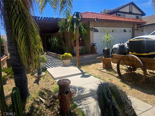 1529 Apple Creek Dr, Perris, CA, 92571-3904 | Card Image