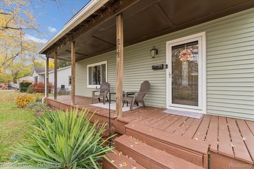 212 Airport Dr, Holly, MI, 48442-1245 | Card Image