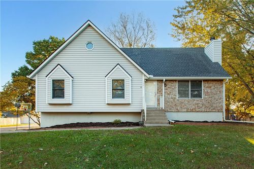 1001 Sw Cross Creek Dr, Grain Valley, MO, 64029-9376 | Card Image