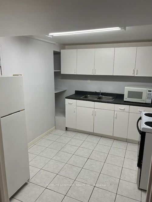 lower-level-1216 Shamir Cres, Mississauga, ON, L5C1L1 | Card Image