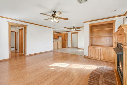 4 Willow Creek Dr, Tuttle, OK, 73089-8764 | Card Image