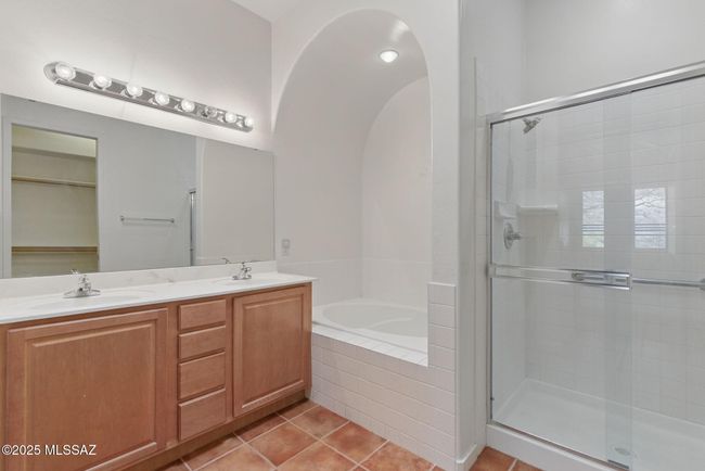 Primary Bathroom | Image 16