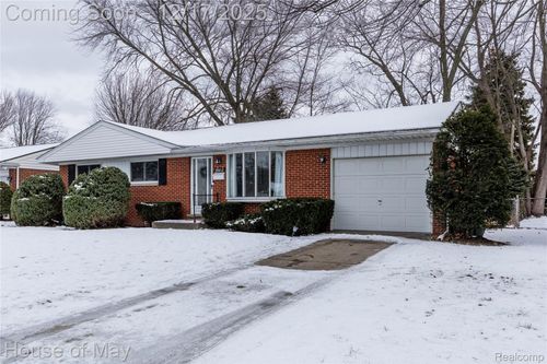 39412 Burns Dr, Sterling Heights, MI, 48313-5032 | Card Image