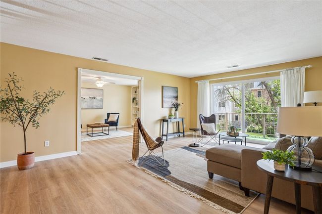 APT-215 - 2135 1 St Ave Se, Condo with 2 bedrooms, 2 bathrooms and null parking in Cedar Rapids IA | Image 4