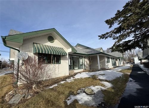 105-111 2nd Ave W, Rosetown, SK, S0L2V0 | Card Image