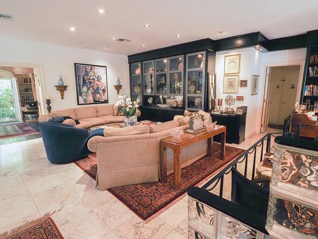 4557 N Jefferson Ave, House other with 5 bedrooms, 4 bathrooms and null parking in Miami Beach FL | Image 4