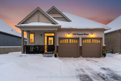 {{alt}} | Card Image