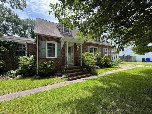 915 Vero St, Norfolk, VA, 23518-2533 | Card Image