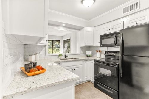 61 Lamsden Ln Nw, Atlanta, GA, 30327-4042 | Card Image