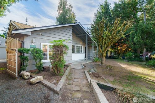 1211 N 173rd St, Shoreline, WA, 98133-5457 | Card Image