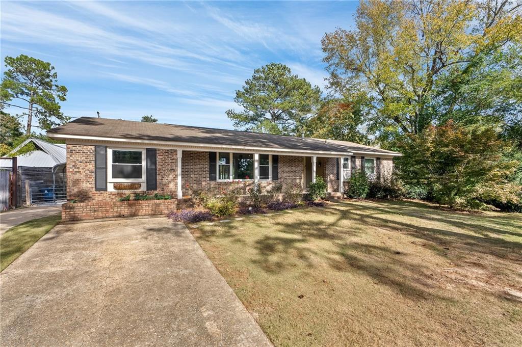 Hollon Ave, Auburn, AL 36830