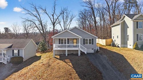 445 Kirby Ave, Waynesboro, VA, 22980-3190 | Card Image