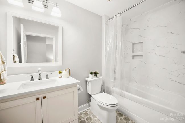 Renovated ensuite bath in BR 5 | Image 40
