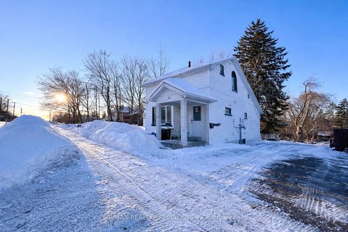 2-32 Penetang Street, Barrie, ON, L4M1V6 | Card Image