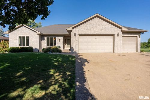 438 Oakwood Cir, Coal Valley, IL, 61240-9423 | Card Image