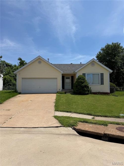 1203 Advance Dr, Florissant, MO, 63031-1421 | Card Image