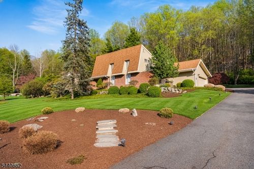 72 Bald Eagle Rd, Hackettstown, NJ, 07840-2802 | Card Image