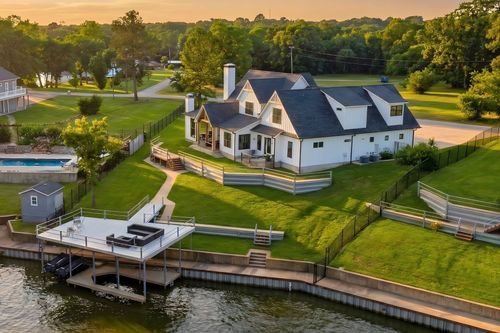 205 Oak Creek Dr, Tool, TX, 75143-8406 | Card Image