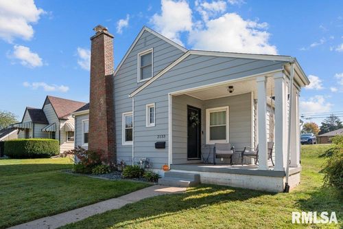 2133 Warren St, Davenport, IA, 52804-2061 | Card Image