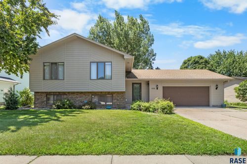 1105 N Connor Trl, Sioux Falls, SD, 57103-6639 | Card Image