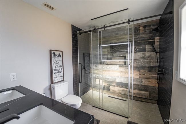 Owners Shower | Image 16