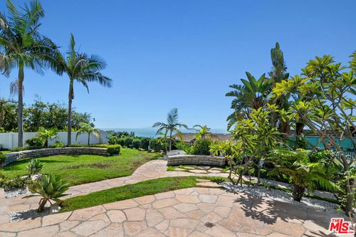 18073 Sandy Cape Dr, Pacific Palisades, CA, 90272-2904 | Card Image