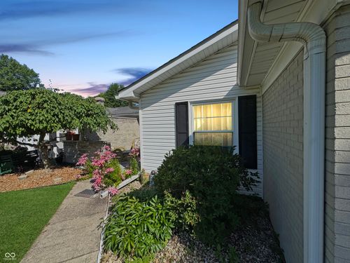 40b-4329 Rutgers Dr, Anderson, IN, 46013-4440 | Card Image