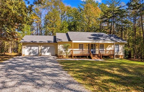 3821 View Ln, Yadkinville, NC, 27055-5804 | Card Image