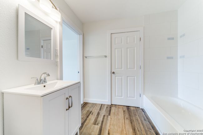 124 Herweck Dr, House other with 4 bedrooms, 3 bathrooms and null parking in Castle Hills TX | Image 22