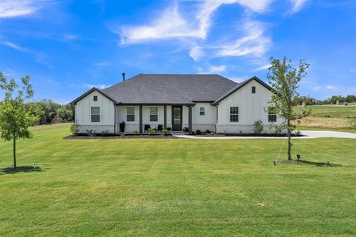 2004 Willy Dilly Rd, Springtown, TX, 76082-4308 | Card Image
