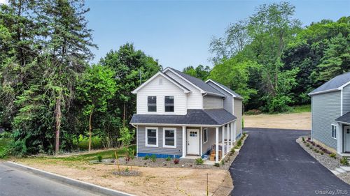 11 Hooker St, Kingston, NY, 12401-3101 | Card Image