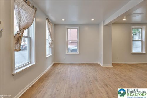 427 Pawnee St, BETHLEHEM, PA, 18015-1425 | Card Image