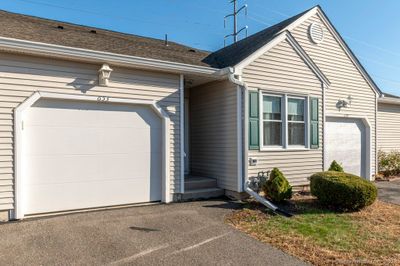 653 - 653 Ledgeview Court, Condo with 2 bedrooms, 2 bathrooms and null parking in Southington CT | Image 3