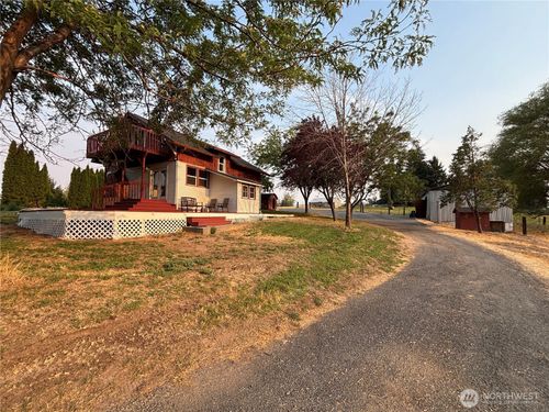 1701 Reservoir Loop Rd, Selah, WA, 98942-8927 | Card Image