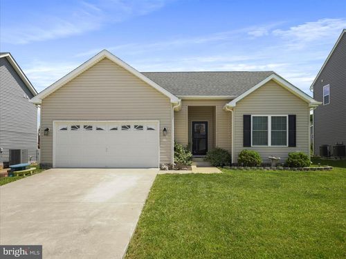 183 Aylesbury Ln, MARTINSBURG, WV, 25403-7740 | Card Image