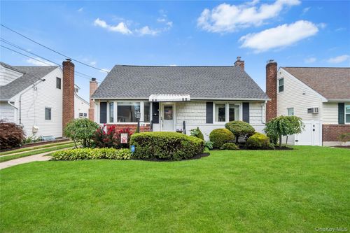 110 Barwick Boulevard, Hempstead, NY, 11501 | Card Image