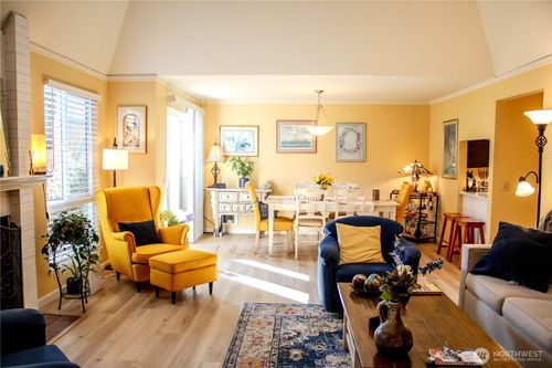 c1-1611 102nd Pl Ne, Bellevue, WA, 98004-3603 | Card Image