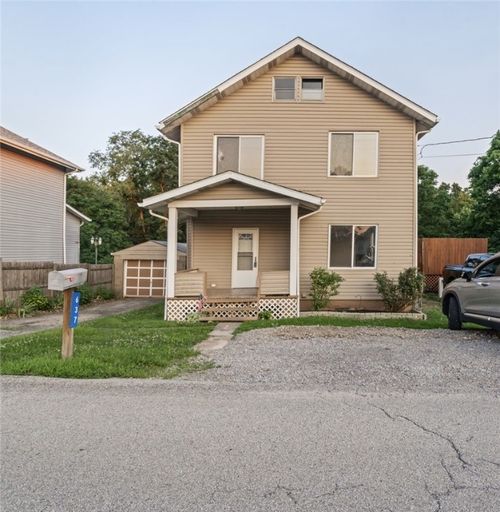 637 Memorial Dr, New Kensington, PA, 15068-2086 | Card Image