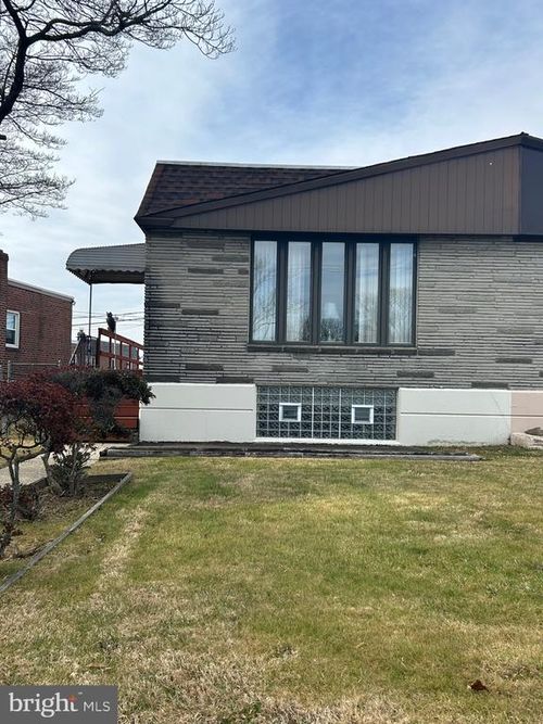 8572 Benton Ave, PHILADELPHIA, PA, 19152-1217 | Card Image