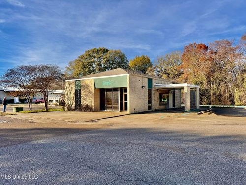 100 Julia Street, Belzoni, MS, 39038 | Card Image