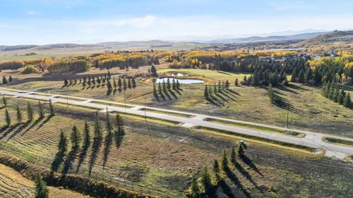 718 N Royalite Way Ne, Diamond Valley, AB, T0L2A0 | Card Image