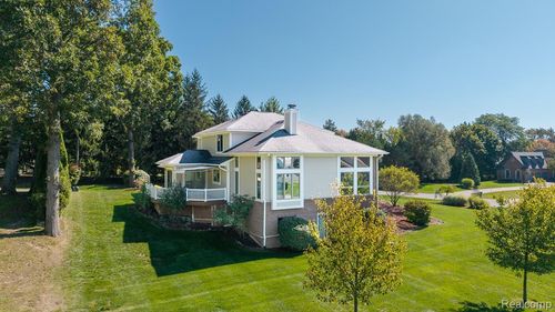 5565 Ford Rd, Commerce Township, MI, 48382-1028 | Card Image