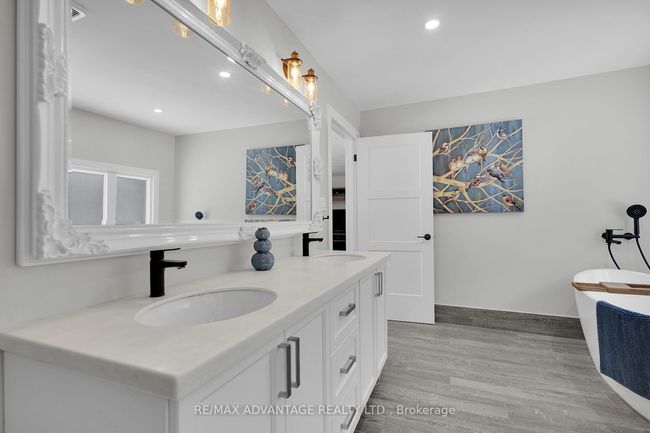 9755 Longwoods Rd, House other with 5 bedrooms, 3 bathrooms and 4 parking in London ON | Image 37