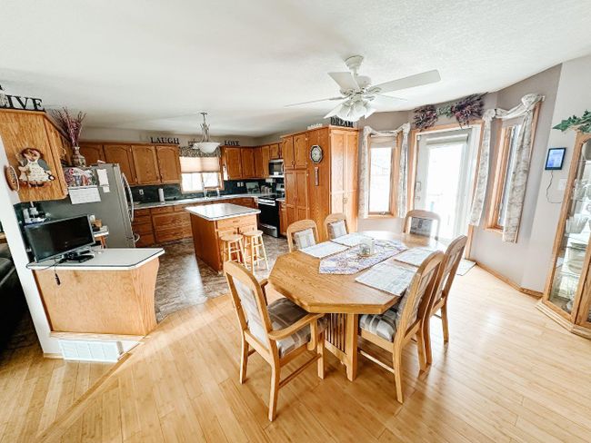 4722 43 Street, Home with 4 bedrooms, 3 bathrooms and 4 parking in Mayerthorpe AB | Image 9