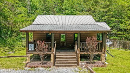 3869 Henry Town Rd, Sevierville, TN, 37876 | Card Image