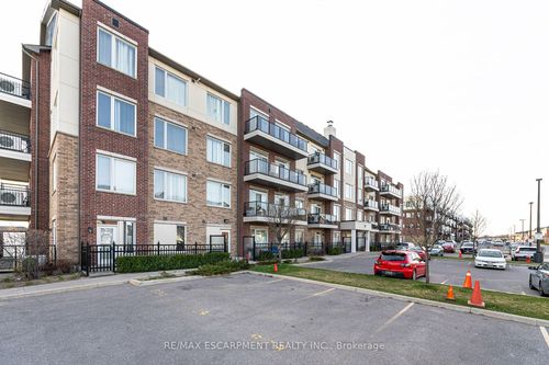 105-54 Sky Harbour Dr, Brampton, ON, L6Y6B9 | Card Image