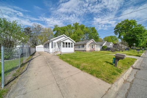 800 Fairyland Ave, Jackson, MI, 49202-2632 | Card Image