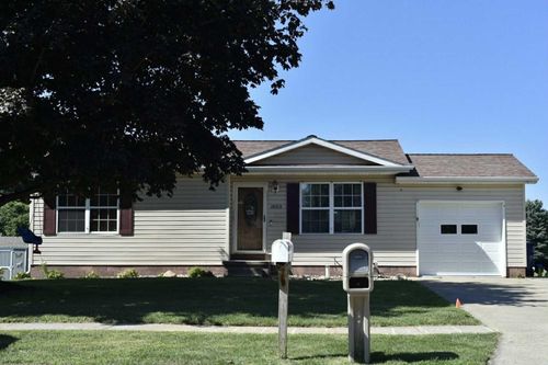 10312 N Park Dr, Lake City, PA, 16423-2512 | Card Image